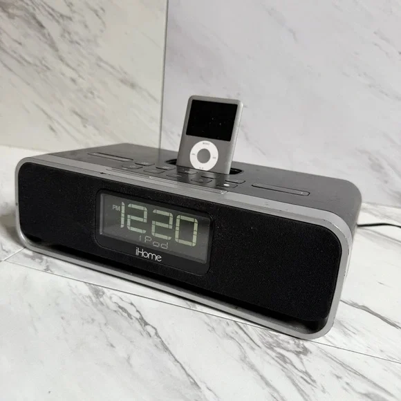 Apple iPod Nano 3rd Gen 4GB A1236 + iHome iA91 Dual Alarm Clock Radio MP3 Player - Picture 3 of 10
